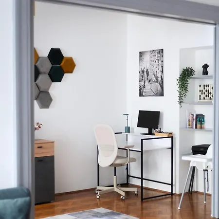 3 Bedroom شقة *